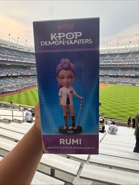 Netflix K-Pop Demon Hunters Rumi Bobblehead - Purple, Blue